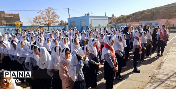 تقدیراز مربی پرورشی مدرسه فاطمه الزهرا(س) در هفته امور تربیتی