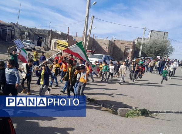 راهپیمایی ۱۳ آبان دانش‌آموزان روستای نمرور 