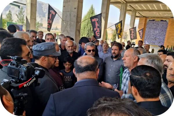 میثاق استاندار و مسئولان استانی با شهدا در سفر به زرقان