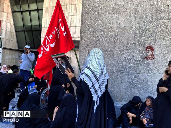 مشهد غرق در ماتم ؛ وداع میلیونی با پیکر مطهر رهبر شهید