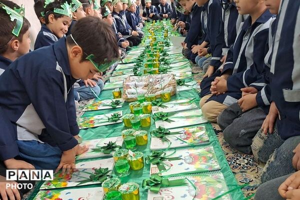جشن قرآن کلاس‌ اولی‌ها در مدرسه شهید حاج جعفری
