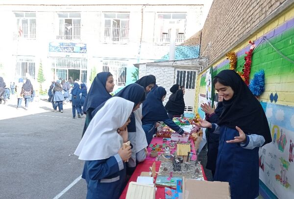 جشنواره ماها در دبستان ربابه هاشمیان یزدی شیروان