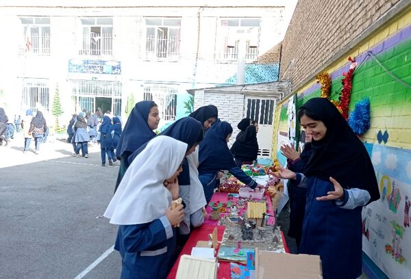 جشنواره ماها در دبستان ربابه هاشمیان یزدی شیروان