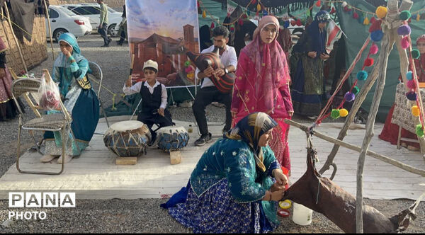 برپایی نمایشگاه دستاوردهای دانش آموزان ابتدایی و عشایری خاتم 