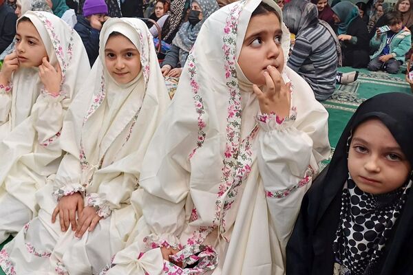 حضور دانش‌آموزان و کارکنان دبستان ستایش و صابران یک در جشن میلاد حضرت عباس (ع)