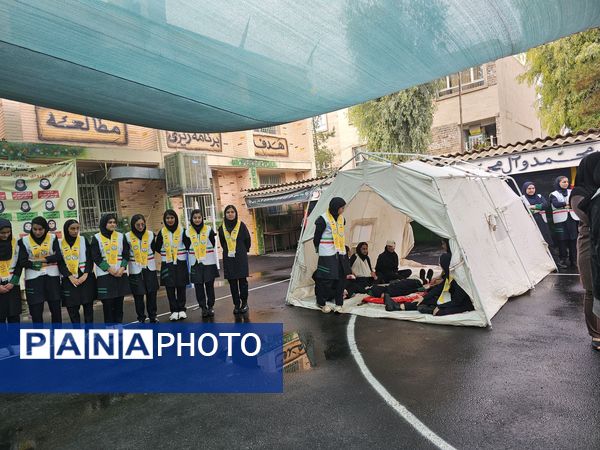 اجرای مانور زلزله در دبیرستان حاج علی اکبر گراشی ناحیه 3 شیراز