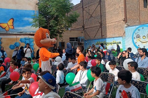 گام نهادن دانش‌آموزان کودکستانی شهرستان ورامین در مسیر تعلیم و تربیت