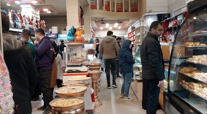 موجی از شور و محبت در میان شهروندان دامغانی در روز ولادت امام علی (ع)