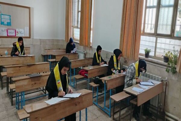  امتحانات ترم اول در دبیرستان دهنوی