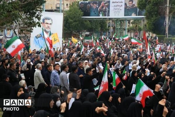 وداع حماسی دریادلان هرمزگان با فرمانده شهید علیرضا تنگسیری در بندرعباس