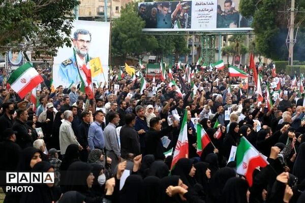 وداع حماسی دریادلان هرمزگان با فرمانده شهید علیرضا تنگسیری در بندرعباس