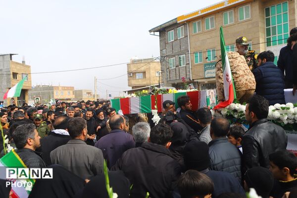 خروش جمعیت روستای مایان سفلی در تشییع پیکر مطهر شهید ابوالفضل خراج مایان