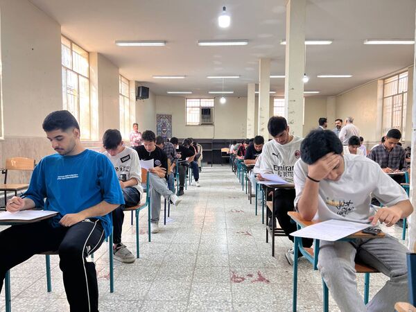 حال و هوای امتحانات نهایی در حوزه‌های دبیرستان‌های اصفهان