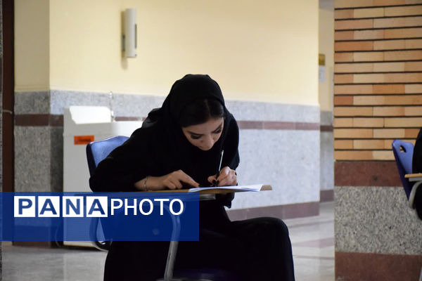 رقابت داوطلبان کنکور رشته تجربی در دانشگاه قم