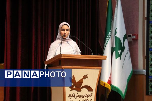 تقدیر از برگزیدگان جشنواره فرهنگی و هنری فردا در ساری 