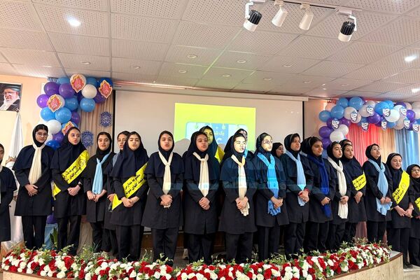 زنگ آغاز رقابت‌های هنری در گل‌های نمونه ورامین به صدا در آمد