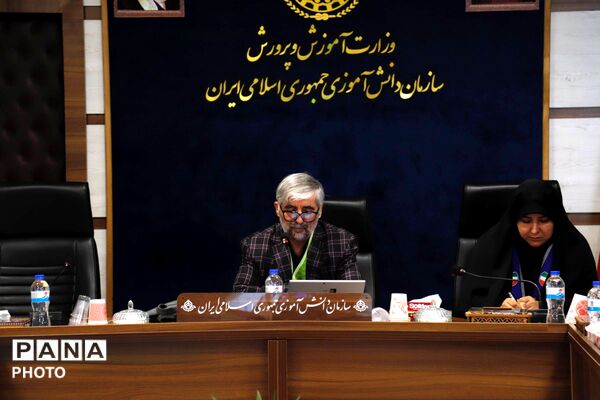 نشست هم‌اندیشی مسئولان دانش‌آموزی تهران با محور آموزش مربیان و مدیریت مصرف انرژی