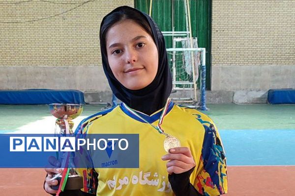 مسابقه فوتسال دانش‌آموزی دختران ابتدایی در بهارستان دو