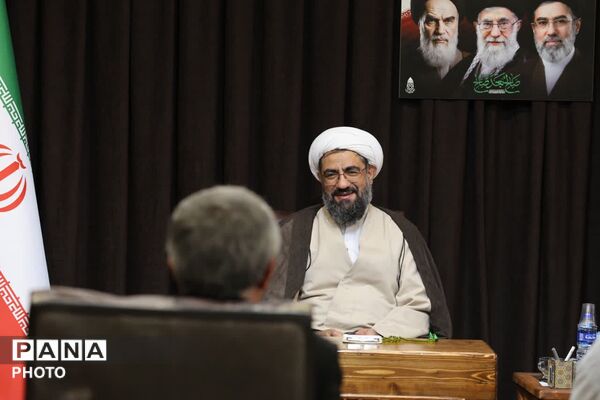 ملاقات مردمی با نماینده ولی‌فقیه در استان همدان
