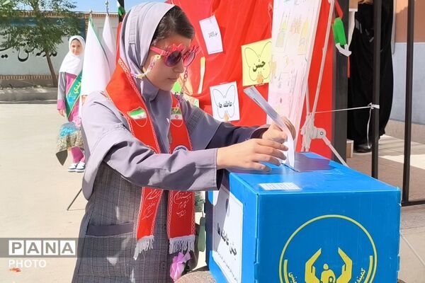 جشن عاطفه‌ها در دبستان شهید امیرکمندی