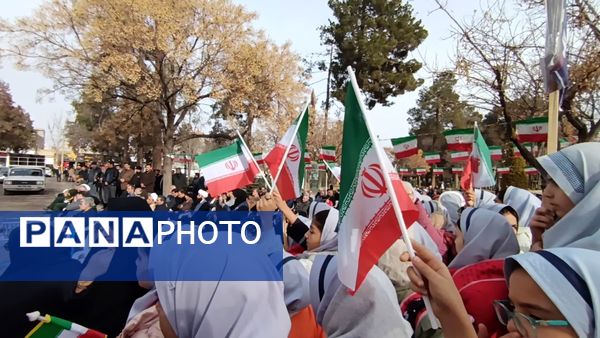 اجتماع مردم بصیر و انقلابی نیشابور در آغاز دهه فجر