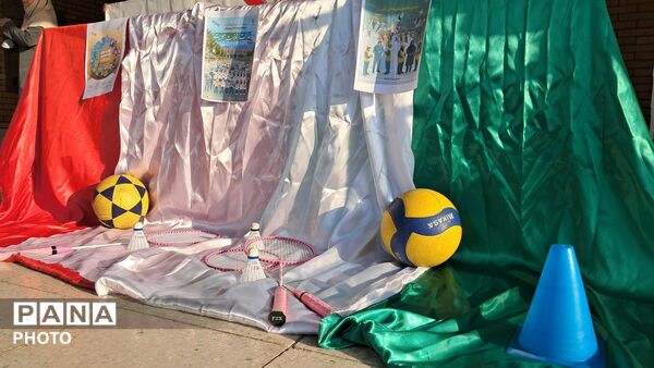  گرامیداشت هفته تربیت‌بدنی و افتتاحیه المپیاد ورزشی درون مدرسه‌ای در مدرسه شاهد شهرستان ملارد 