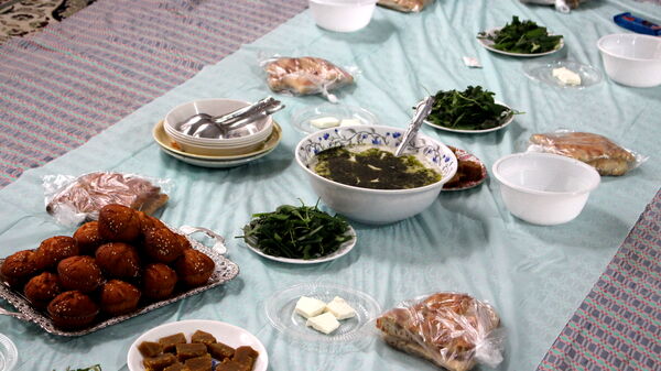برپایی سفره نذری حضرت فاطمه (س) در مسجد چهارده معصوم (ع) اردبیل