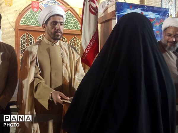 اجلاس سراسری نماز و تجلیل از دانش‌آموزان فعال در حاجی‌آباد