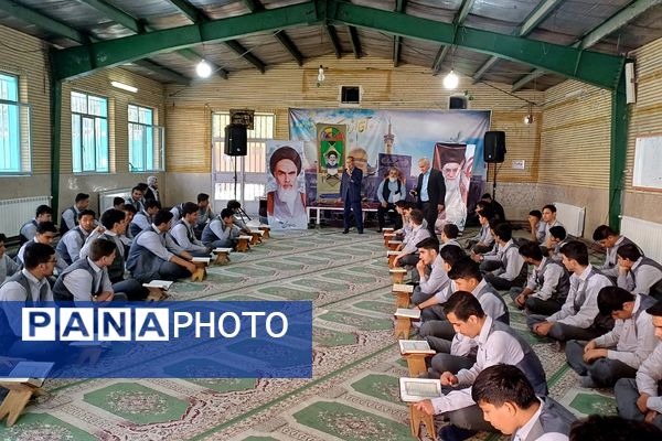 محفل انس با قرآن کریم به یاد شهید سید حسن نصرالله در مدارس ناحیه 2 شهرری 