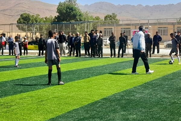 افتتاح چمن مصنوعی به یاد شهدا در کیار