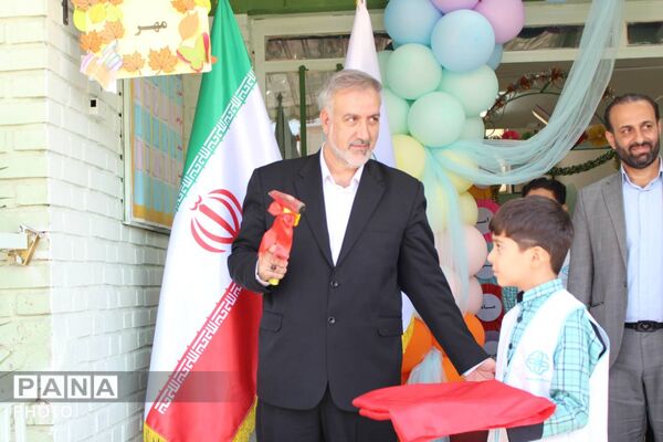 شکوفه‌های امید، مهمانان کوچک مدرسه