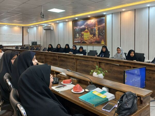 نشست صمیمی دانش‌آموز خبرنگاران پانا ناحیه 3 مشهد با مدیر سازمان دانش آموزی خراسان رضوی