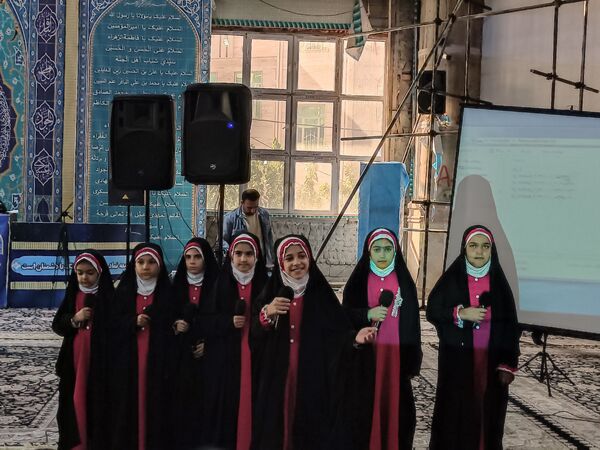 اجتماع بانوان مقاومت و تجلیل از همسران جانبازان در مصلی نماز جمعه شهرستان قدس