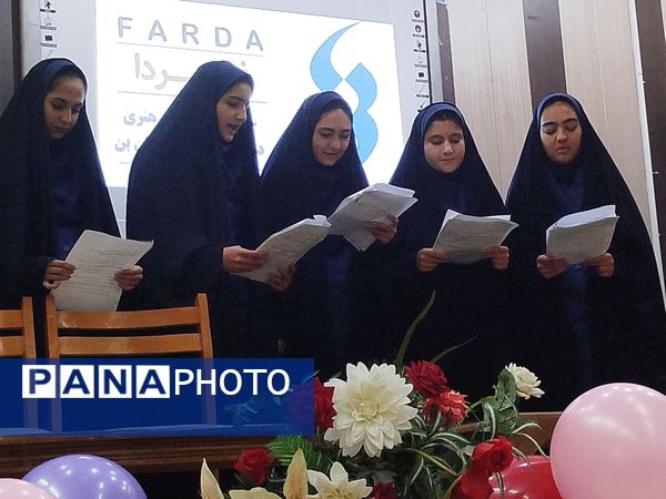 تجلیل از برگزیدگان مسابقات فرهنگی و هنری بن