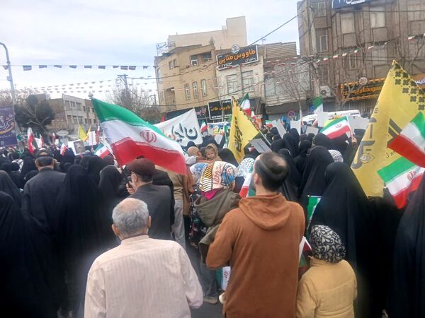جلوه هایی از راهپیمایی جشن پیروزی انقلاب در شهر قم