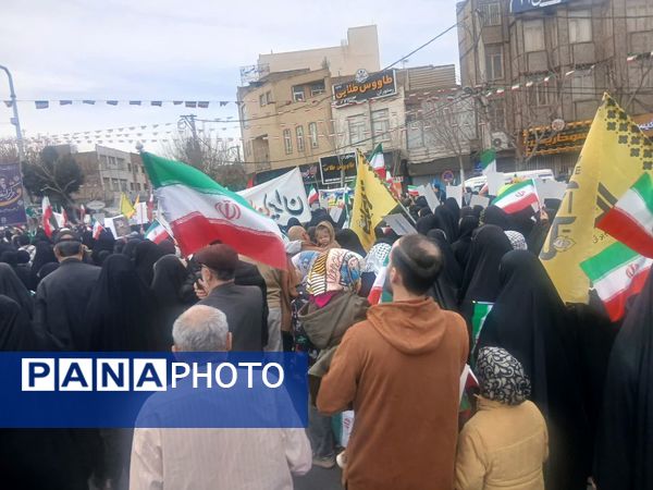 جلوه هایی از راهپیمایی جشن پیروزی انقلاب در شهر قم