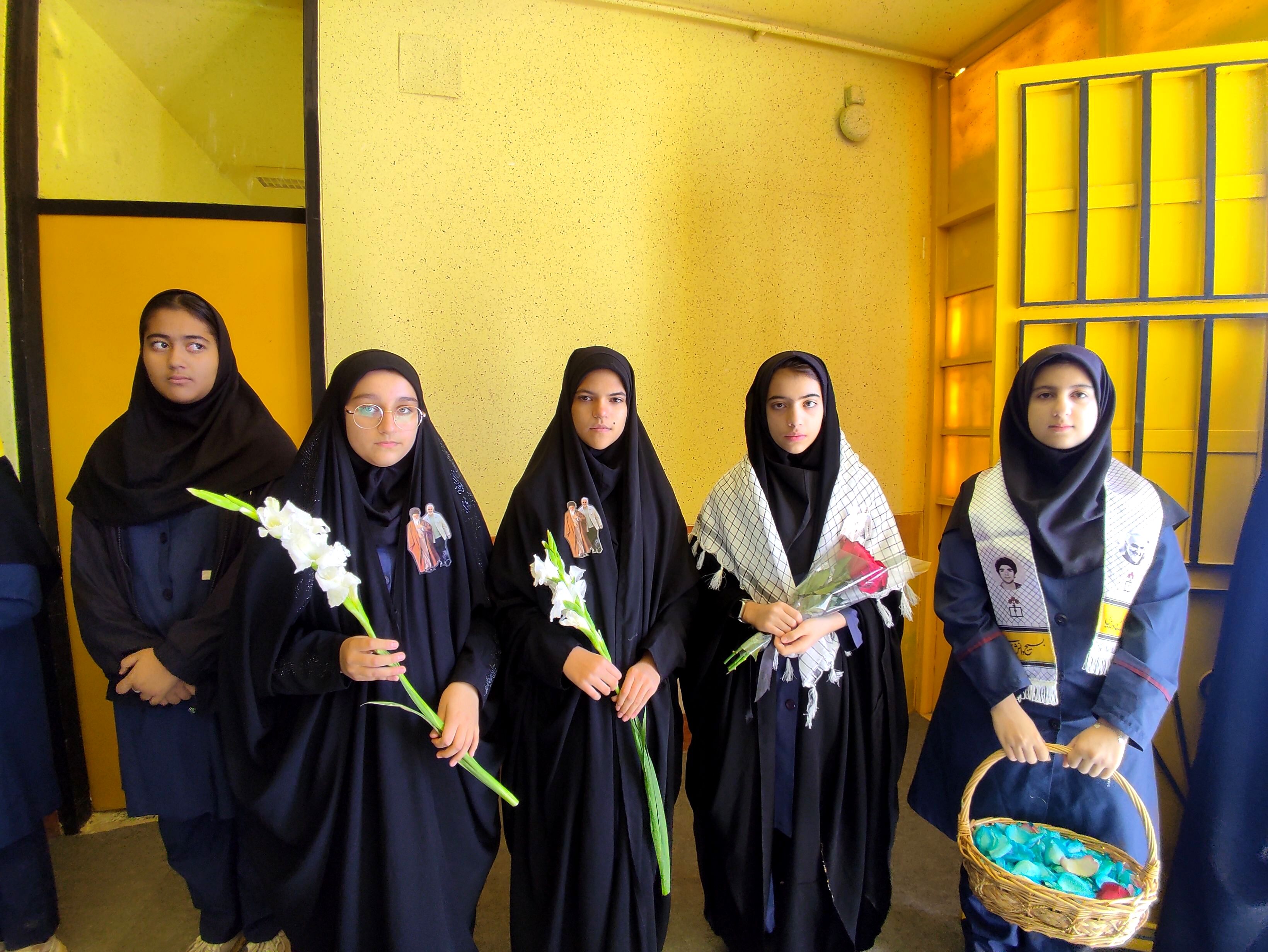 مراسم تشییع و استقبال از شهید گمنام در مدارس شهرستان سروستان