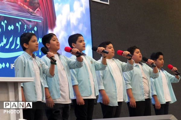 گرامیداشت هفته امور تربیتی و تربیت اسلامی با حضور معاونین، مربیان و مشاوران اسلامشهر