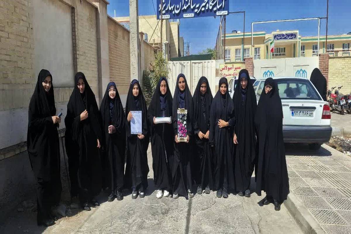 دانش‌آموزان دبیرستان برازنده مقدم، میهمان خانه سالمندان شدند