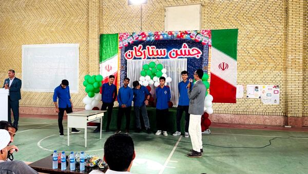 جشن ستارگان سندرک با تجلیل از دانش‌آموزان برتر دبیرستان‌های امیرکبیر و کوثر