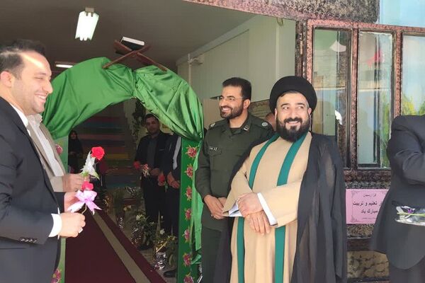 جشن بزرگ‌ بازگشایی مدارس در مدرسه پروین اعتصامی رودهن 