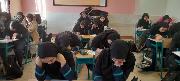 برگزاری آزمون پایش در دبیرستان فرزانگان استعداد درخشان شهرستان ملارد