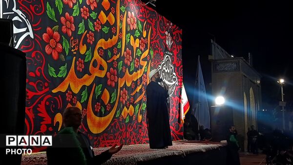 اجتماع شبانه مردم کاشمر پس از پیاده‌روی «حرم تا حرم» در سیدمرتضی
