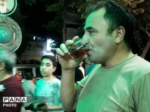 خدمت‌رسانی بی‌وقفه چایخانه حضرت زهرا (س)  نیشابور