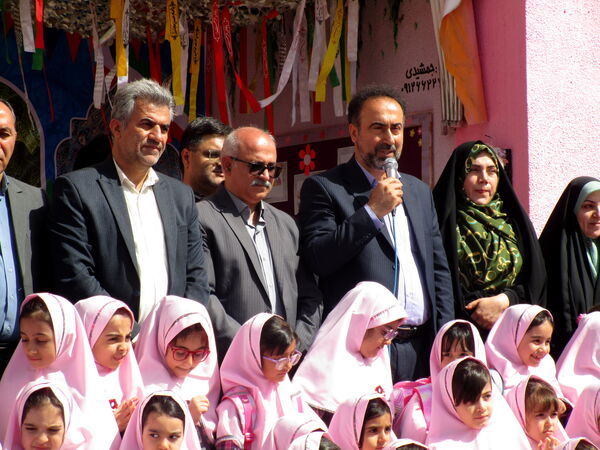 برگزاری جشن شکوفه‌ها در دبستان شاهد شهید سلطانی ناحیه یک کرج