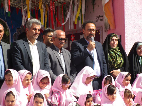 برگزاری جشن شکوفه‌ها در دبستان شاهد شهید سلطانی ناحیه یک کرج