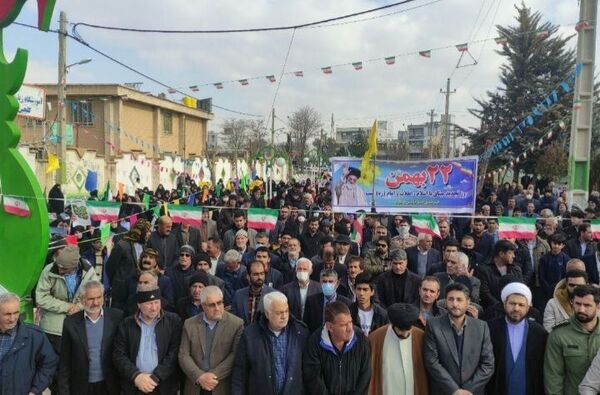 حضور بی‌نظیر مردم اسلام آباد غرب در راهپیمایی یوم الله ۲۲ بهمن