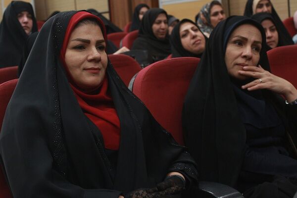  همایش تکریم از مقام معلم در اردوگاه شهید منتظری با حضور مسئولان بهارستان‌2