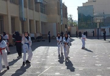 یک روز مفرح و شاد در دبیرستان خدیجه کبری(س) ناحیه ۴ اصفهان