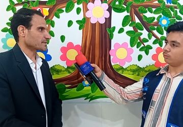 نواختن زنگ انجمن اولیا و مربیان در دبستان دخترانه فرهنگیان1 